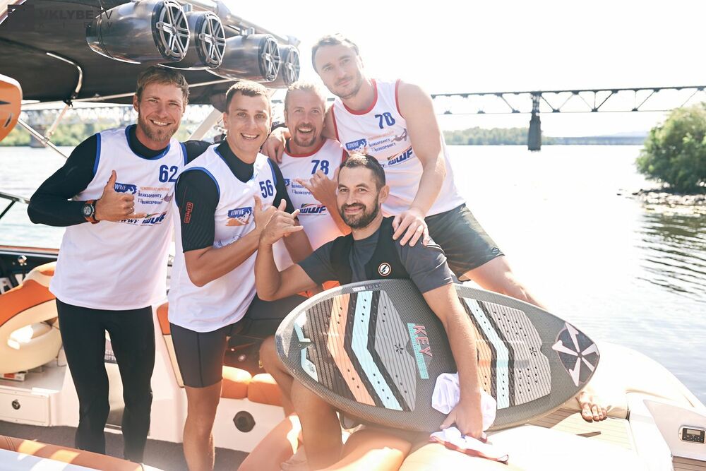 Спорт успешных людей: как прошел чемпионат по вейксерфингу в Киеве (фото)